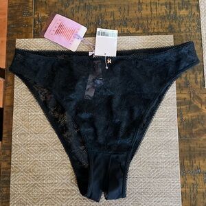 Savage Fenty X Lace High Cut
Panties, Black